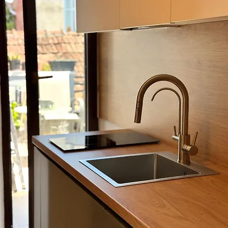 Charming Top-floor In Cozy & Newly Refurbished Apartmán Kluž
