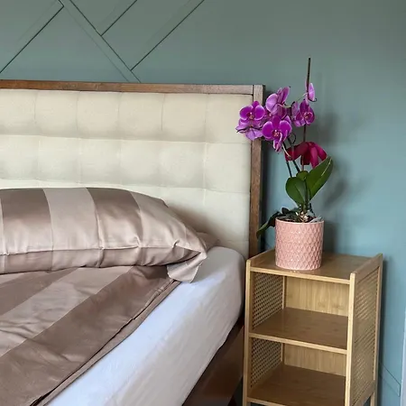Charming Top-floor In Cozy & Newly Refurbished Apartmán Kluž