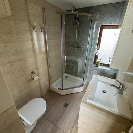 Charming Top-floor In Cozy & Newly Refurbished Apartmán *