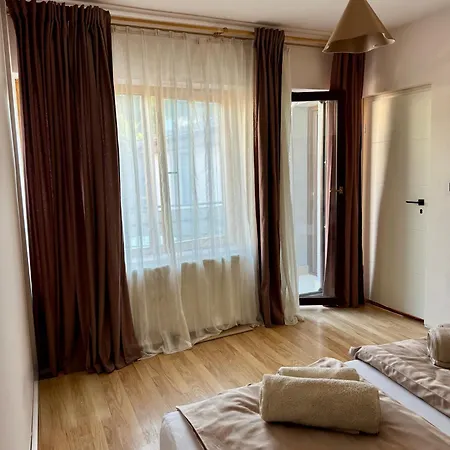 Charming Top-floor In Cozy & Newly Refurbished