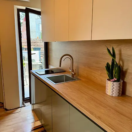 Charming Top-floor In Cozy & Newly Refurbished Apartmán