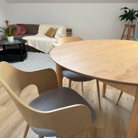 Charming Top-floor In Cozy & Newly Refurbished Apartmán Kluž