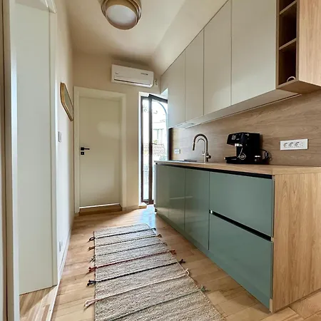 Charming Top-floor In Cozy & Newly Refurbished Apartmán Kluž