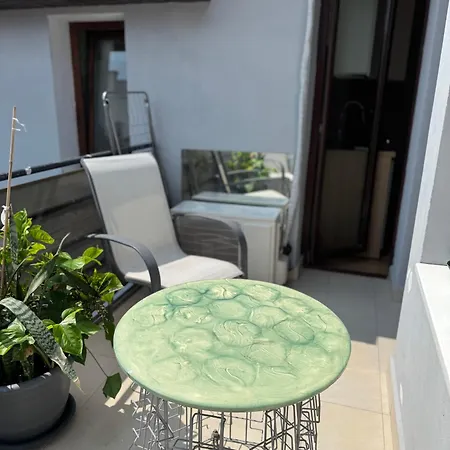 Charming Top-floor In Cozy & Newly Refurbished Apartmán *