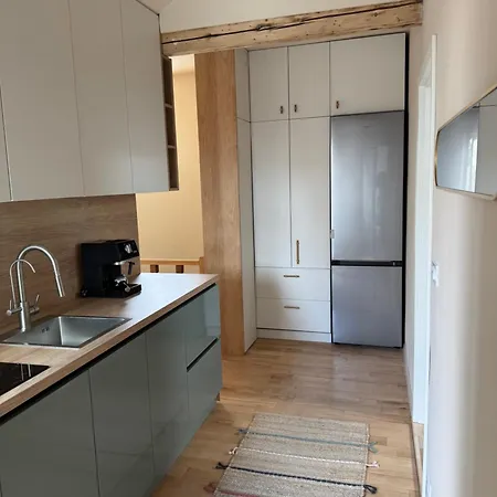 Charming Top-floor In Cozy & Newly Refurbished *
