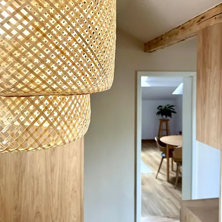 Charming Top-floor In Cozy & Newly Refurbished 아파트 *